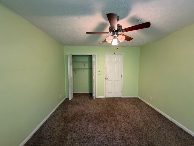 Building Photo - 341 Waterdown Dr