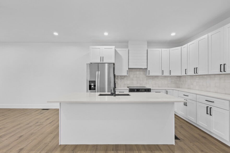 Building Photo - 212 E Morelia Ave