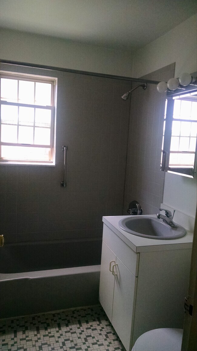 Building Photo - 19 Savage Rd