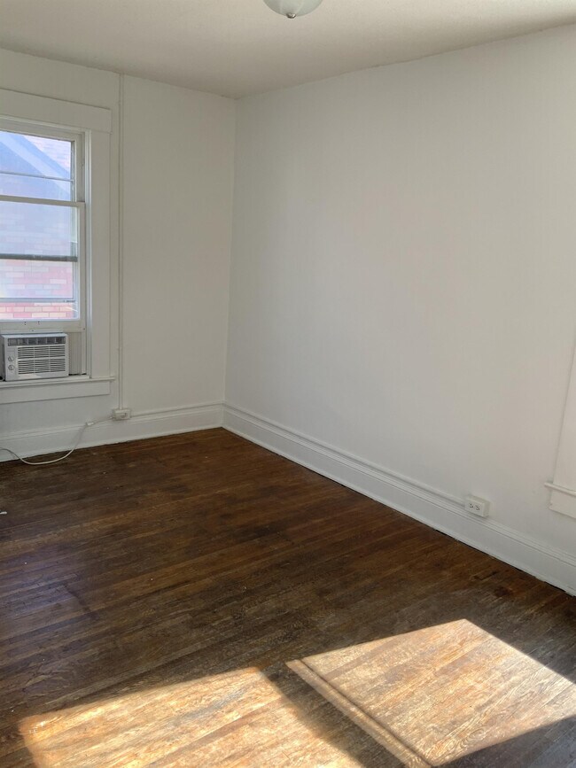 Building Photo - 1104 E McCarty St