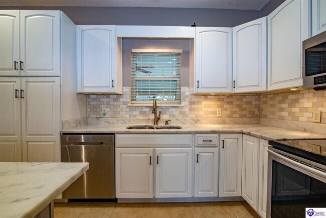 Building Photo - 45 Crosslin Ct