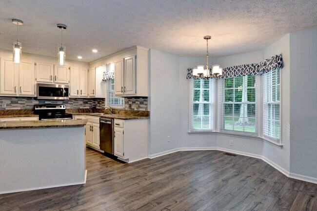 Building Photo - Renovated and Updated Woods of Tabb Home