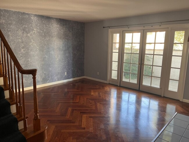 Building Photo - Canyon Crest 3bd/2.5ba Townhouse with Smart TV Move In Special!