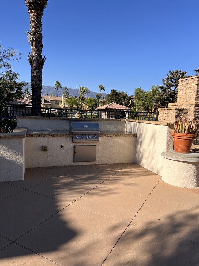 Building Photo - 8090 Cornwall Ct