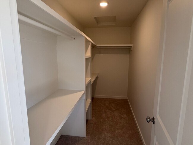 Building Photo - 830 Spaniel Ln