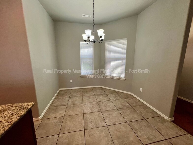 Building Photo - 423 Ridge Point Dr