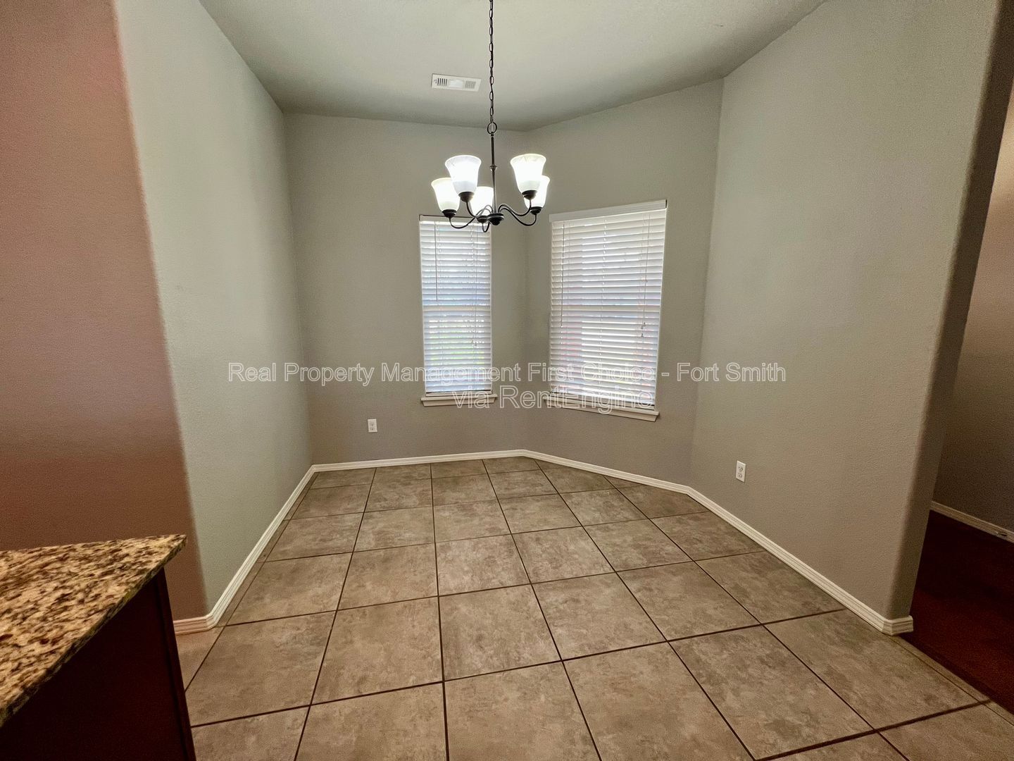 Building Photo - 423 Ridge Point Dr