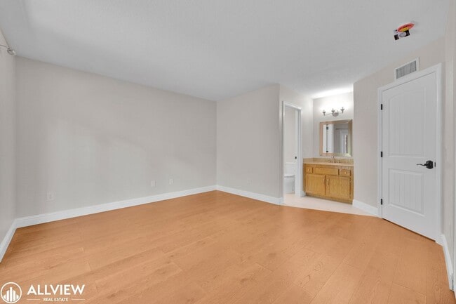 Building Photo - Gated Cimarron 3 Bed/ 2 Bath Home with Garage & Community Amenities