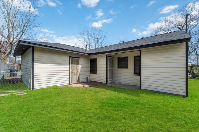 Building Photo - 4814 Burma Rd