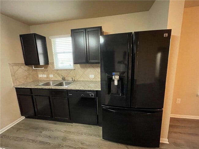 Building Photo - 222 Camellia Dr