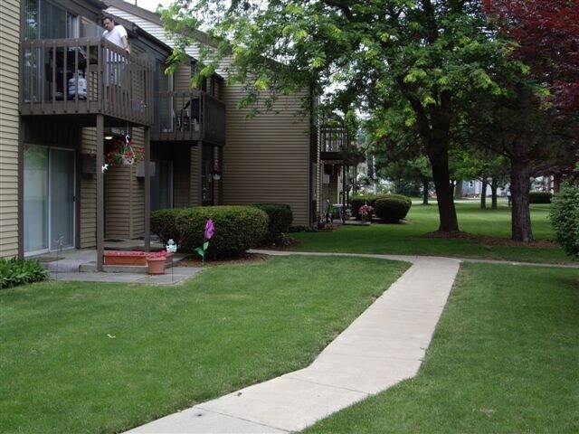 Building Photo - 2 br, 1 bath Apartment - Riverview Village...
