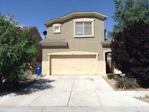 Building Photo - COMING SOON Spacious 2 story, 3br, 2.5b, 1...