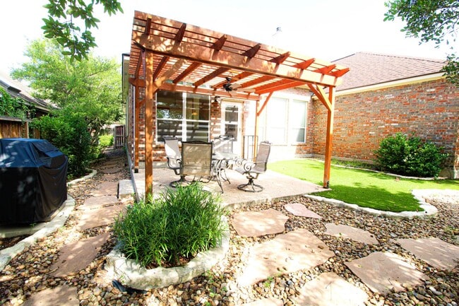 Building Photo - 121 Antler Cir