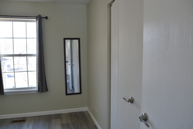 Building Photo - 1401 Grayshire Ct