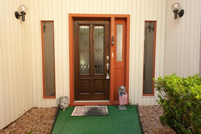 Building Photo - 2218 Green Tee Dr