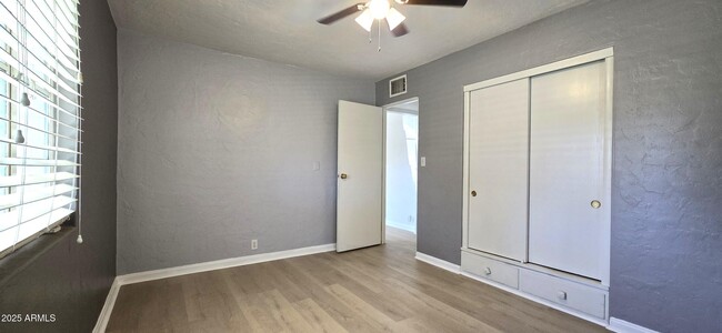 Building Photo - 154 N Hibbert