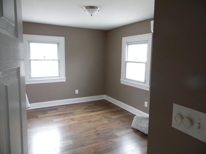 Building Photo - 419 W White Horse Pike