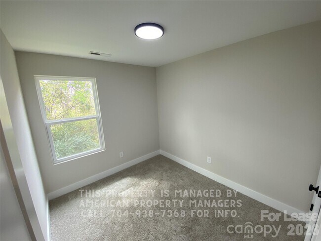 Building Photo - 722 Elizabeth Ave