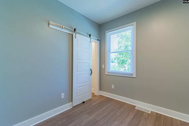 Building Photo - 122 Tryon St