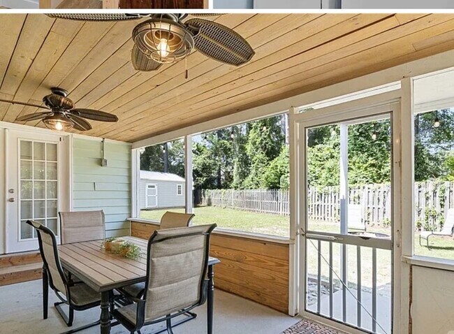 Building Photo - 115 E Coquena Cir