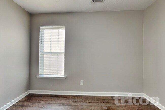 Building Photo - 2124 Sylvan Lake Dr