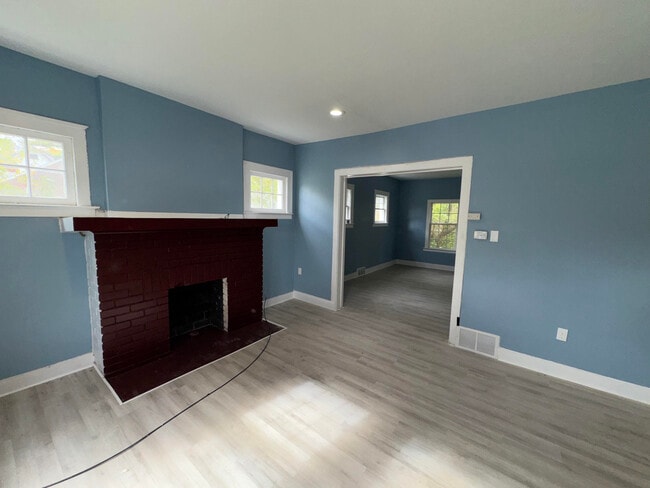 Building Photo - 14289 Linnhurst St