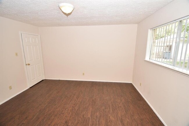 Building Photo - 431 Applewhite Dr