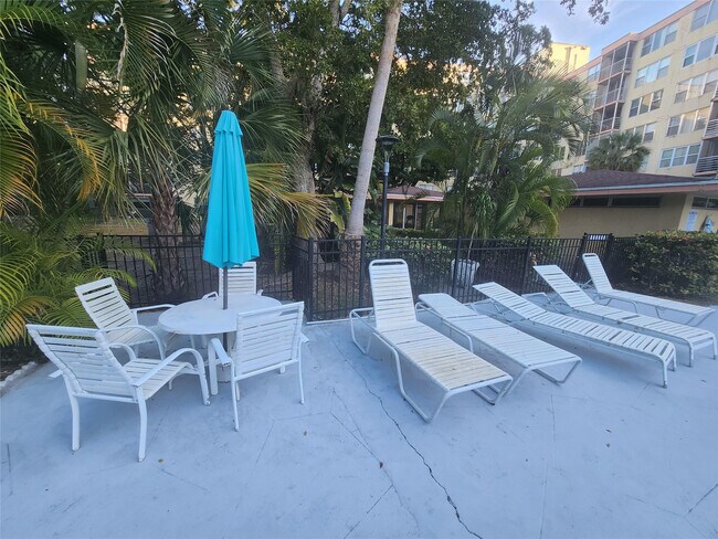 Building Photo - 17890 W Dixie Hwy