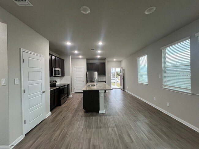 Building Photo - Beautiful 3/2 Single Story Home in Cibolo, TX