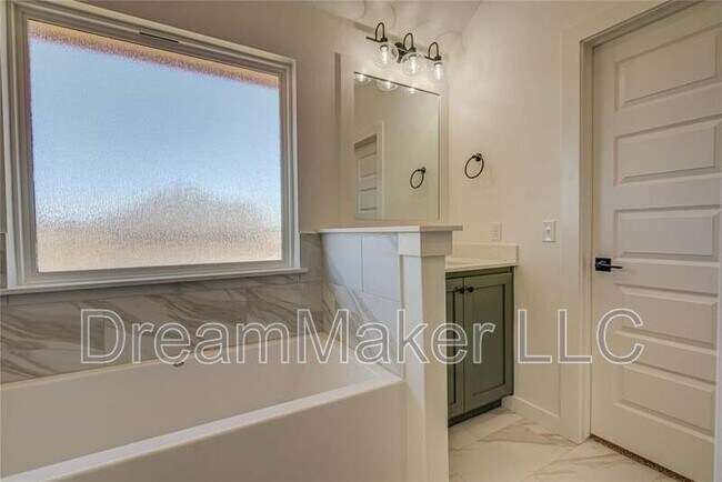 Building Photo - 126 Hope Ave