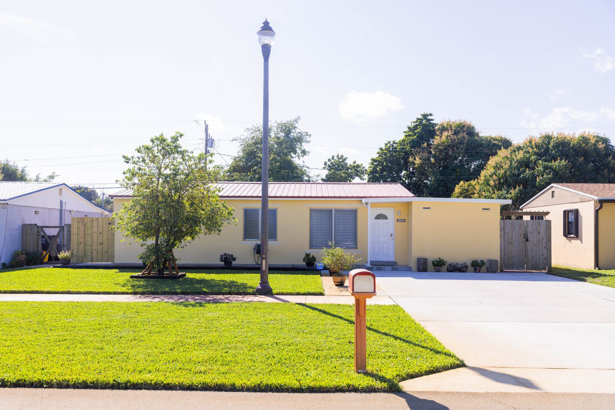 Building Photo - 2028 Bridgeman Dr