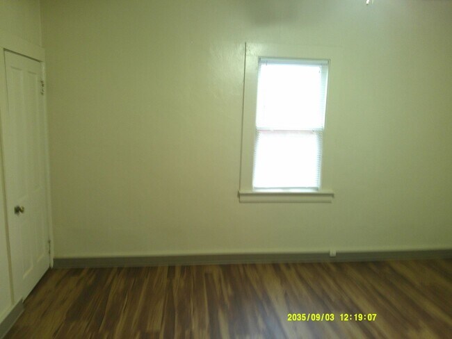 Building Photo - 140-14