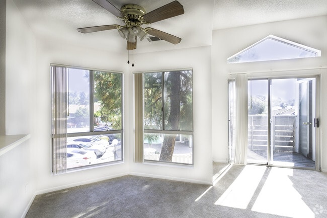 2BR, 2BA - 828SF - Willow Glen Apartments