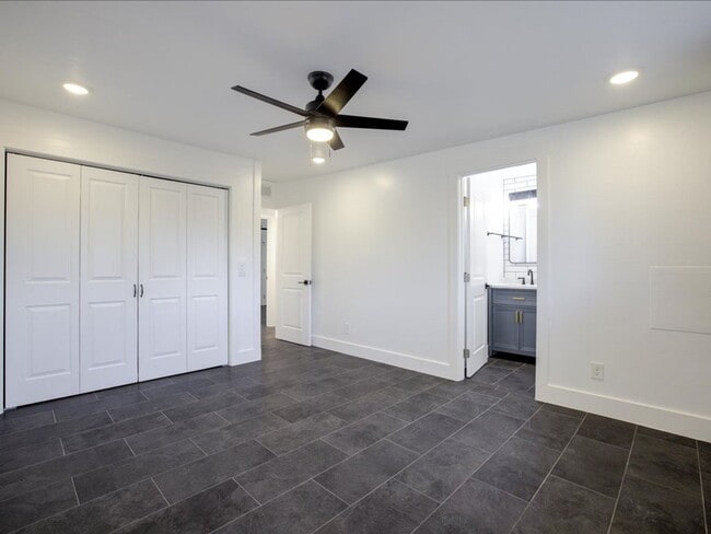 Building Photo - 8551 E Lee Pl