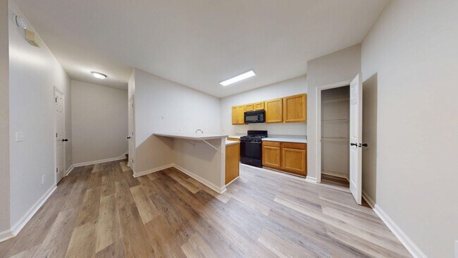 Building Photo - 500-502 Greentree