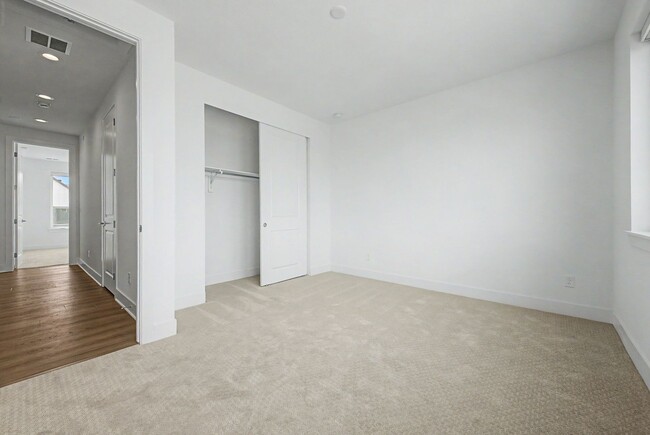 Building Photo - 689 Saddle Dr