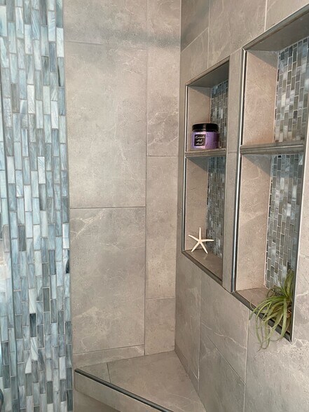 Master Shower - 9302 Fermi Ave