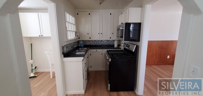 Building Photo - Cozy 2 bedroom 2 Bath Home