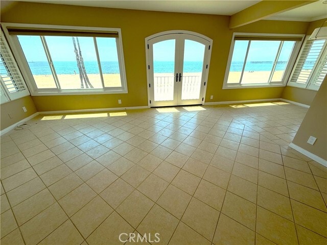 Primary Photo - 1319 E Seal Way