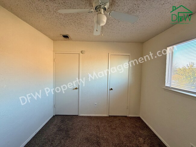 Building Photo - 1021 Pleasant Valley Ln