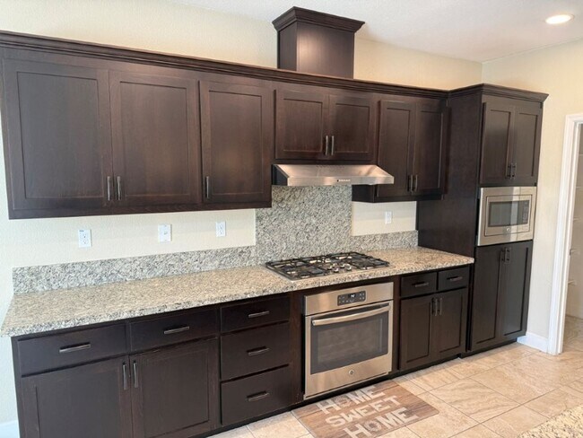 Building Photo - Newer Modern 4 Bedroom 3.5 Bath w/ Bedroom...