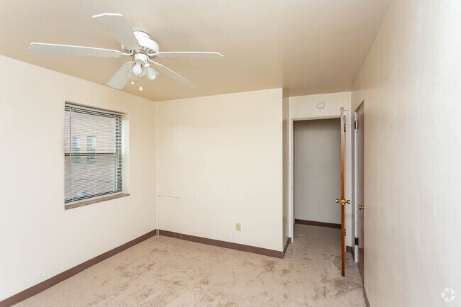 2BR, 1BA, - 1,000 SF - 2117 Brownsville Road
