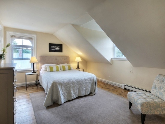 Queen-size Bed - 95 Coggeshall Ave