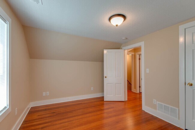 Building Photo - Country House in the Rock Creek School Dis...