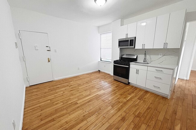 Building Photo - 35 Rock St