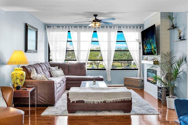 Building Photo - 6049 Balboa Cir