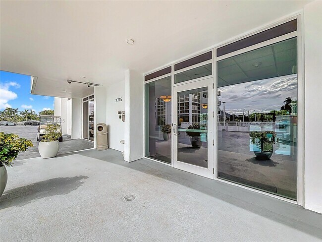 Building Photo - 2715 N Ocean Blvd