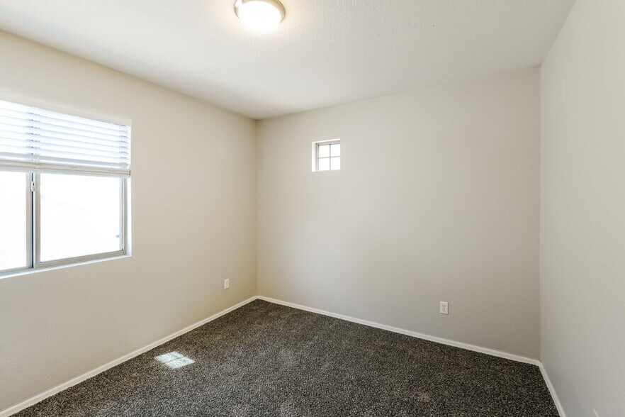 Building Photo - 3802 N 104th Ave