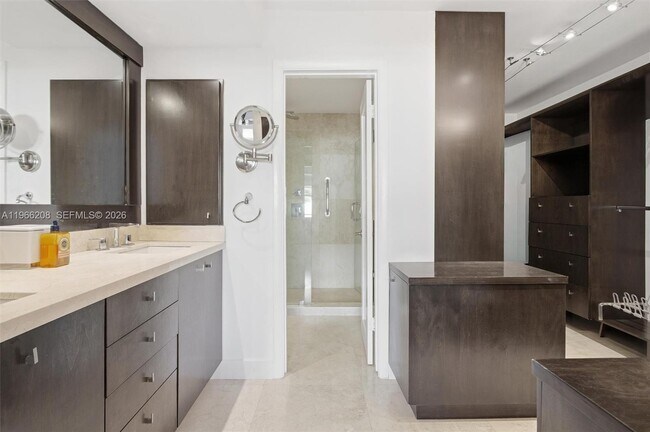 Building Photo - 613 Ocean Dr