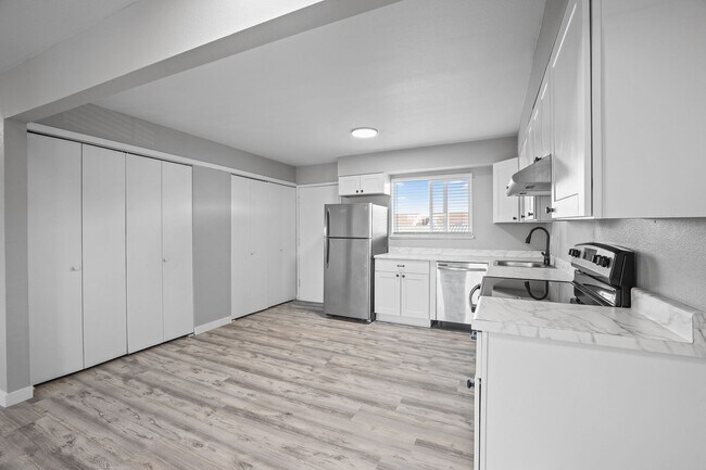 Building Photo - Ground floor apartment